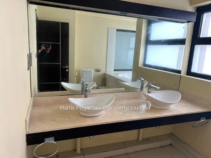 Superbe penthouse sur deux niveaux à vendre à Quatre Bornes