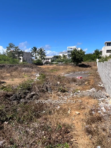 Idéal investisseur, grand terrain constructible a GRAN GAUBE