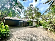 5 Bedrooms | 3 Bathrooms | Colonial Style | Pointe Aux Canonniers