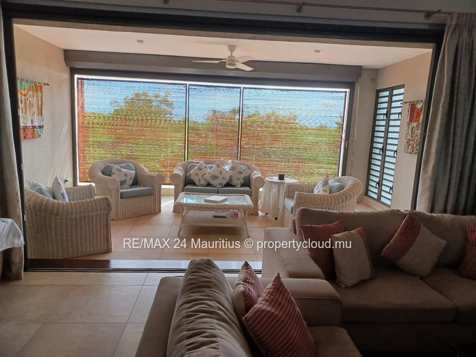 Luxurious 3-Bedroom Apartment in Royal Park, Balaclava