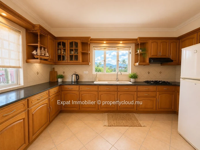 3-Bedroom Apartment with Shared Pool – 5 Minutes from the Beach in Flic-en-Flac