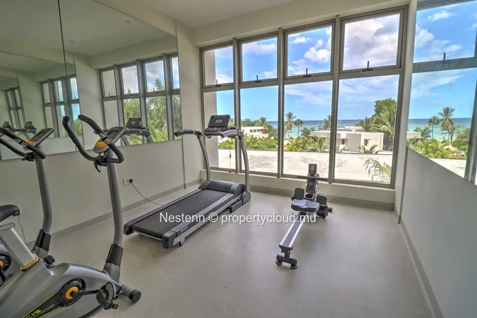 Appartement moderne de 3 chambres avec piscine privée et un accès direct plage 