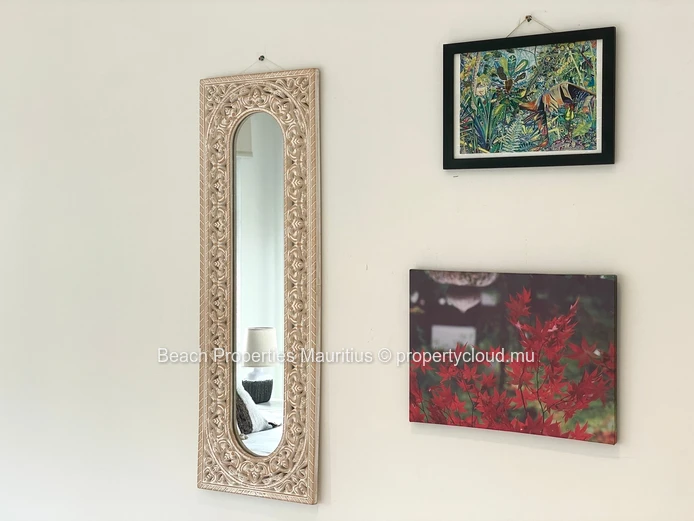 Open Plan 3 Bed Apartment | Minuets away from Beach + Housekeeping