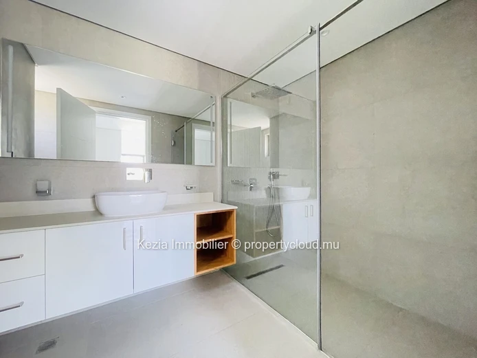 Appartement Contemporain En Rez-De-Jardin