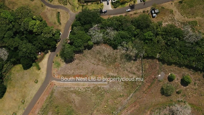 Terrain vue partielle mer de 1475 m² dans un domaine golf et mer d'exception