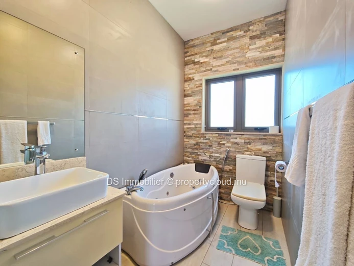 For Rent – 2-Bedroom Villa With En-Suite Bathrooms In Grand Baie - North