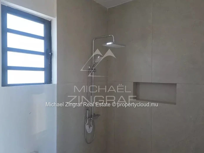 Villa neuve de 3 chambres avec piscine à vendre à Mont Mascal