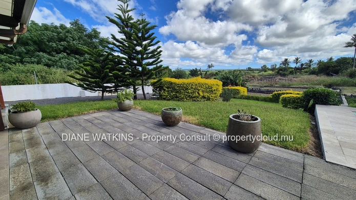 Elegant Countryside Home in Mon Désert – A Rare Gem with Mountain & Sea Views