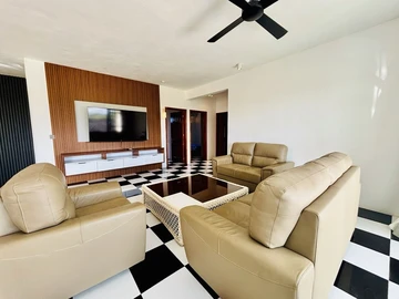 6 Bedroom Villa