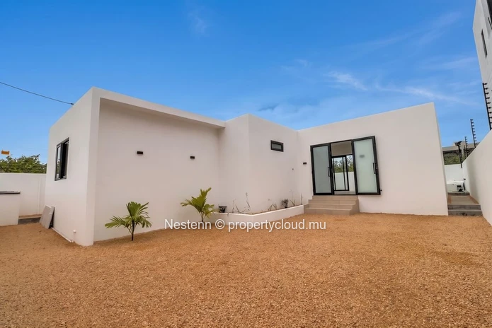 Maison moderne neuve avec piscine à Grand Baie