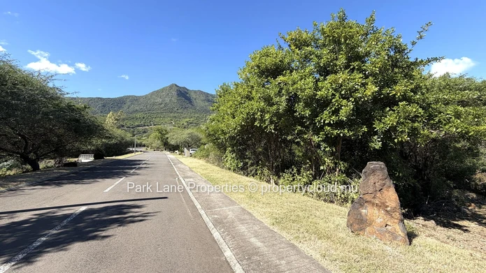 Terrain résidentiel exclusif à vendre avec une vue sublime sur la Montagne