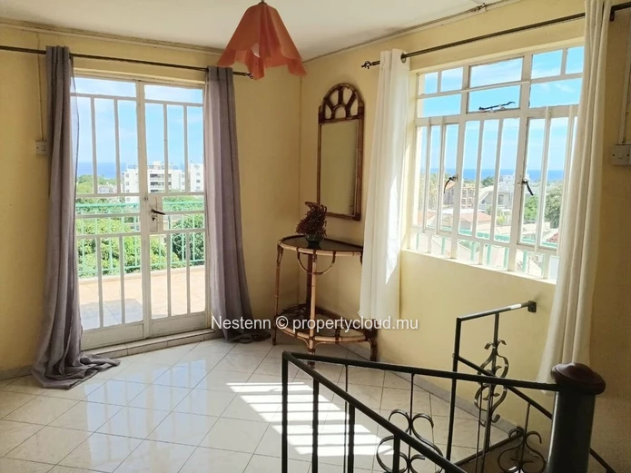 Appartement dans maison traditionnelle mauricienne dans un quartier résidentiel