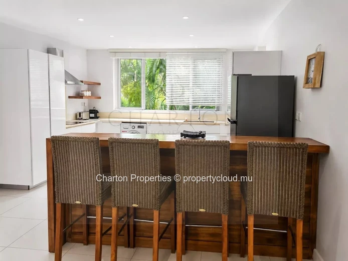 Appartement contemporain de 3 chambres avec vue sur la rivière et le lagon