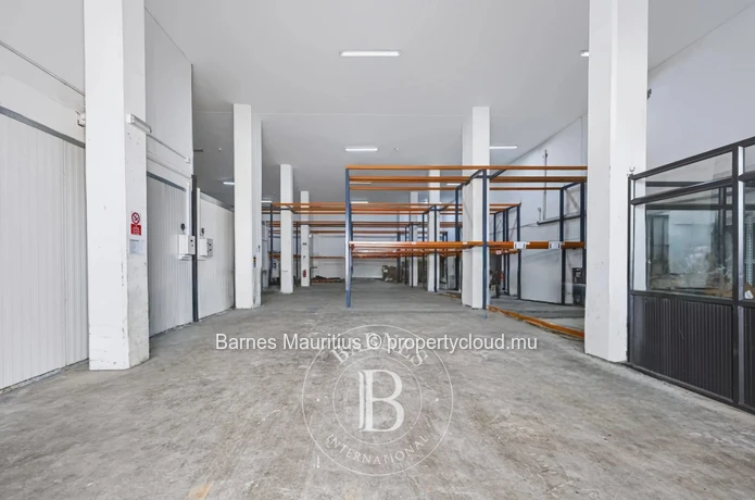 RICHE TERRE - Entrepôt - 414 m²