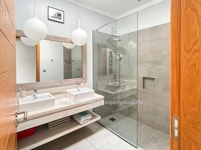 Villa de Luxe 3 Chambres avec Piscine Privée – Balaclava