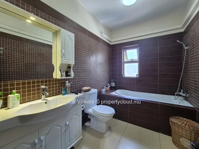 Spacious 3-Bedroom Apartment in a Convenient Coastal Location