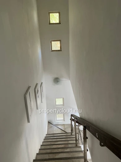 A VENDRE, Melville ( Grand Gaube), duplex de 2 chambres dans complexe sécurisé