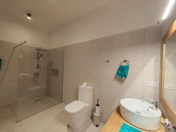 5 Bedroom Villa