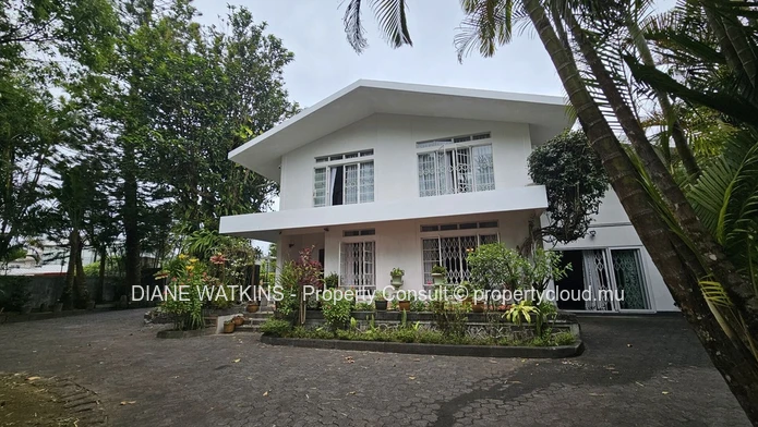 Maison Spacieuse de 4 Chambres à coucher à vendre à Curepipe
