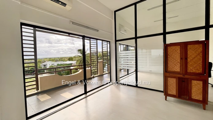Open-Plan Office in a Strategic Business Location for Rent