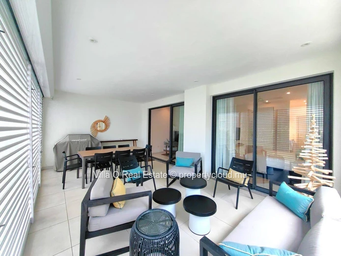 Dans une résidence sécurisée pieds dans l'eau, jolie appartement clé en main, de plain-pied avec un jardin privatif p...