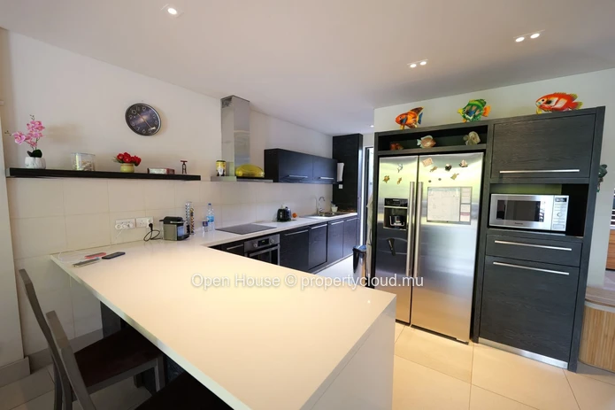 Duplex 3 chambres avec piscine privée à vendre à Rivière Noire