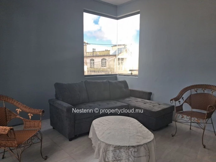 Maison neuve dans un quartier tranquille 