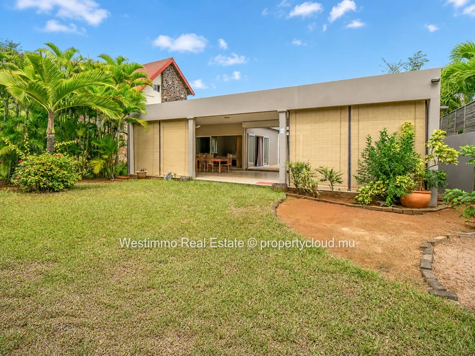 3-bedroom renovated house with office for rent in La Preneuse