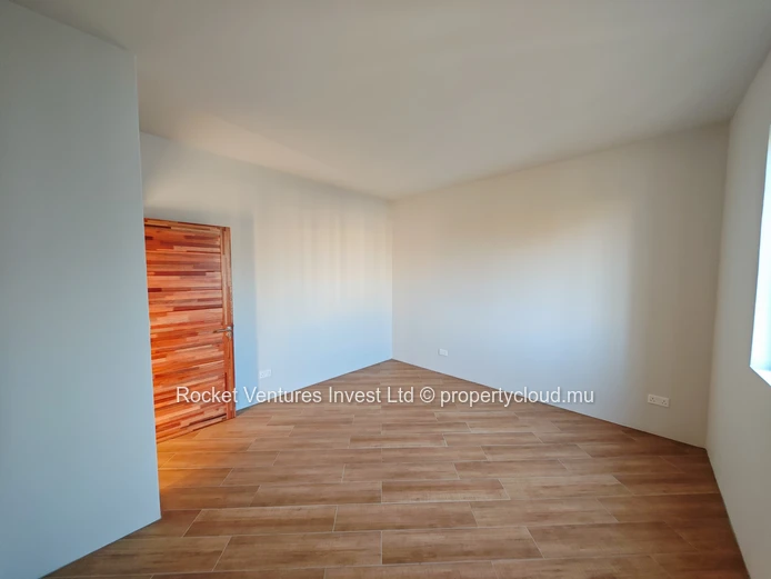 3-Bedroom Penthouse with Rooftop Jacuzzi and Sea View in Flic en Flac, West