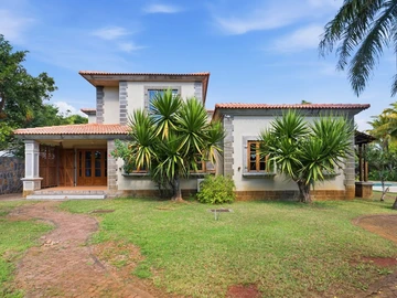 6 Bedroom House