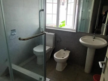 6 Bedroom House