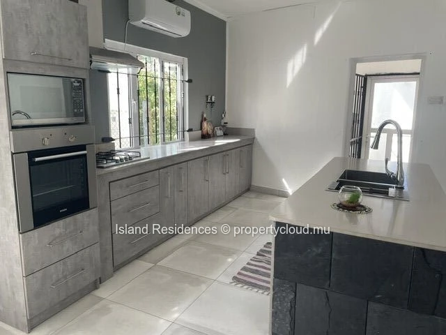 Modern fully furnished property with 2 apartments, pool and garage