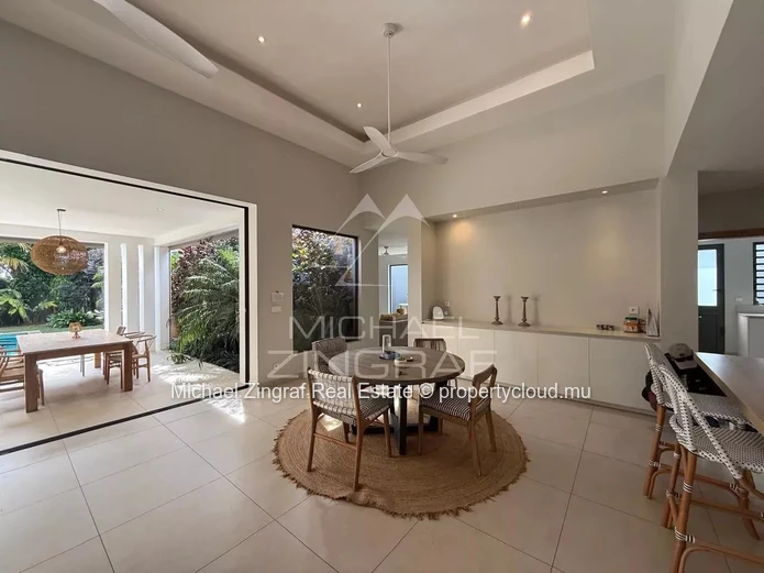 Élégante Villa 4 Chambres avec Piscine Privée à Forêt Daruty