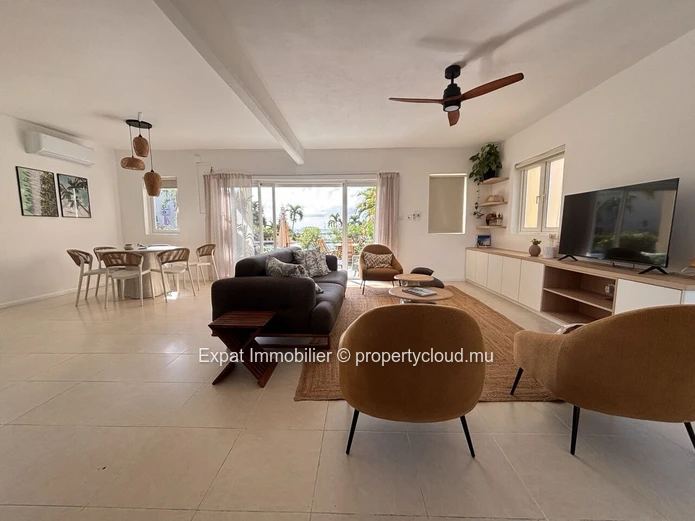 Contemporary 3-Bedroom Duplex Overlooking The Lagoon And Coin De Mire – Calodyne