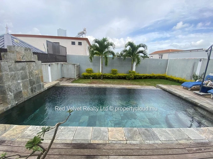 4-Bedroom Villa for Rent in Pereybère | Pool | Secure Residence