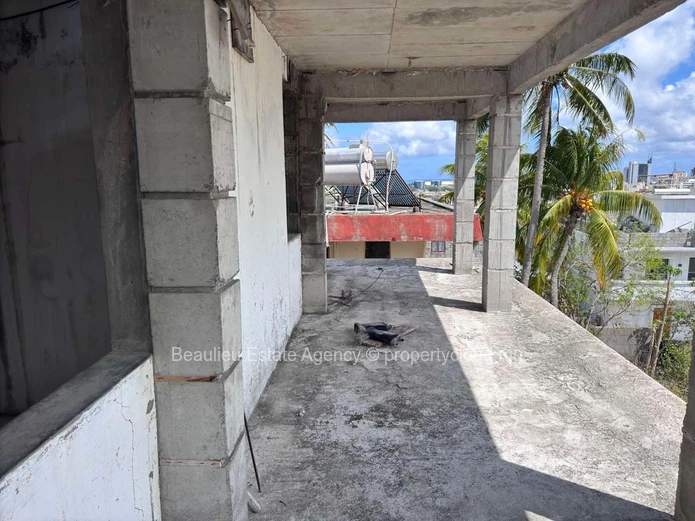 Maison à vendre sur un terrain de 4 perches a Port Louis