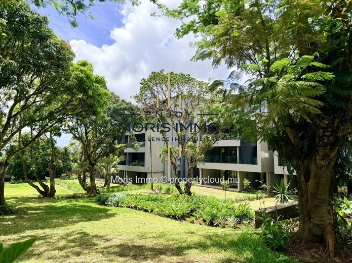 Set in a quiet, tree-lined park—214-square-meter apartment