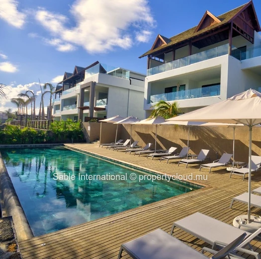 Villa PDS à vendre à Grand Gaube, 354m², 3 chambres, piscine privée, proche écoles, bus, golf, hôpital