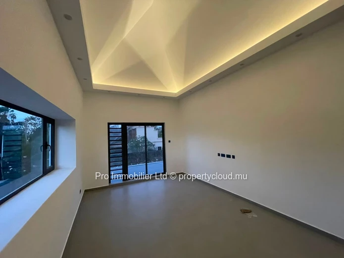 Spacious 4-Bedroom Villa for Rent – Pereybère