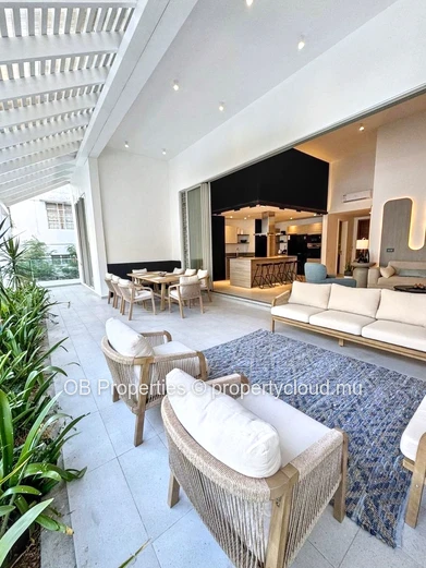 Luxurious beachfront apartment