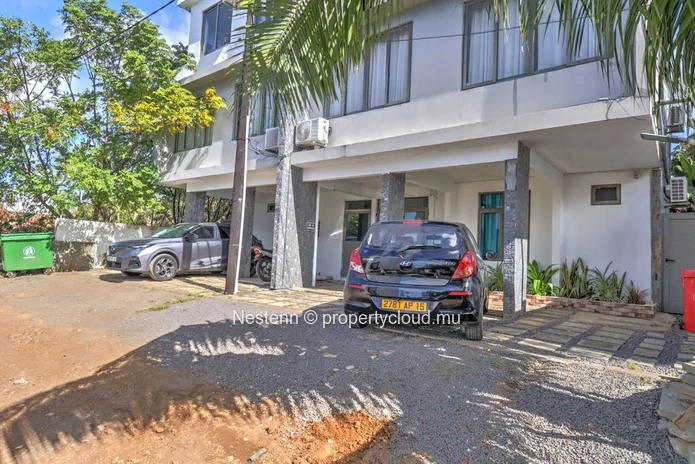 Modern 3-bedroom apartment with balcony
