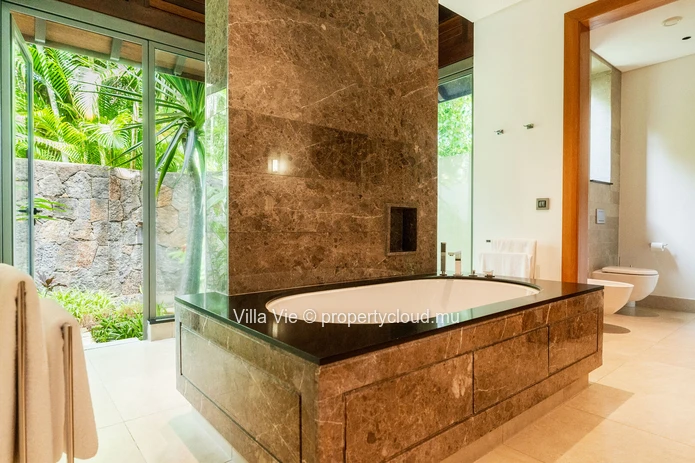 Beau Champ - Magnificent 5-bedroom villa with private pool