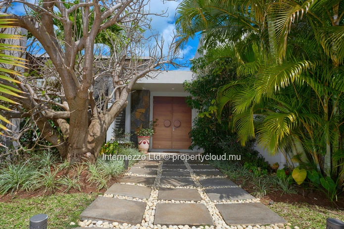 Villa 3 chambres 346 m² sur 1 748 m² à vendre – Balaclava