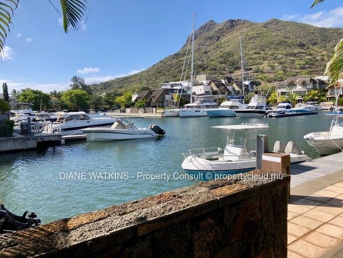 Duplex d'Exception dans une Marina Résidentielle
