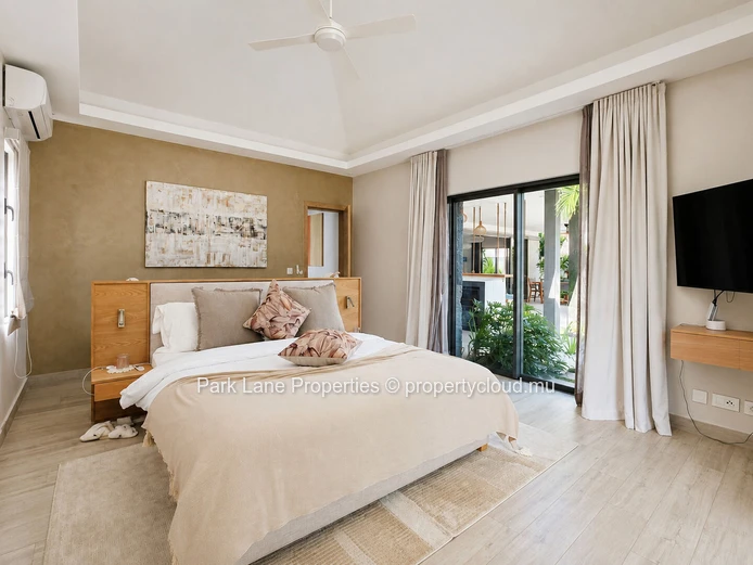 Exceptional Luxury Villa – Elegance, Sophistication & Refined Living