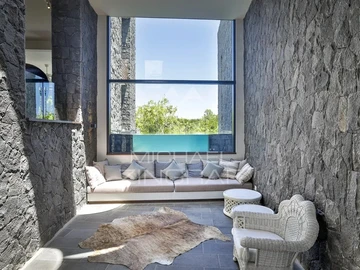 5 Bedroom Villa