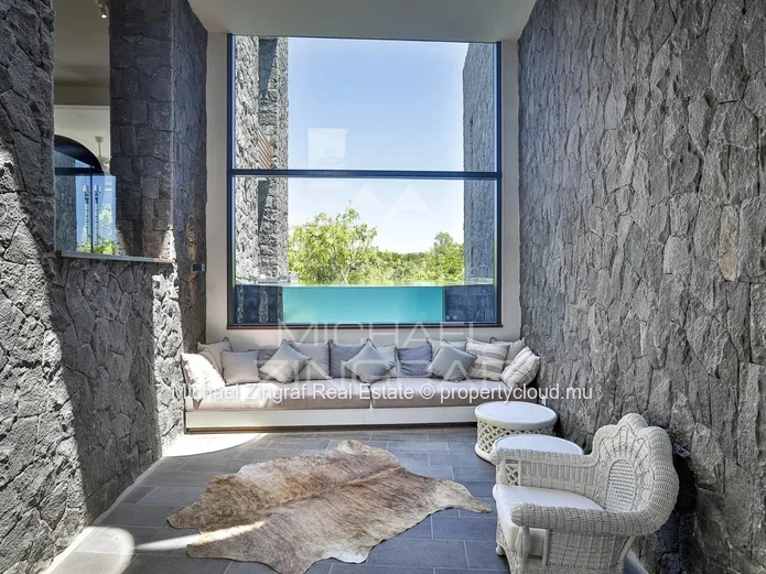 Villa de prestige avec piscine et ponton privatif privée et accès à la mer – Azuri