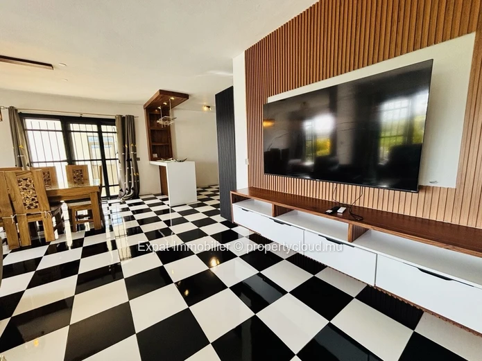 3-Bedroom Flat Overlooking The Garden And Swimming Pool – Near Azuri
