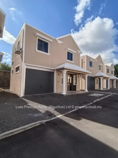Duplex 3 chambres à Grand Baie | Résidence Beverly Hills | Entièrement meublé | Neuf | Rs 50,000