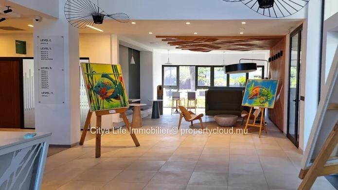 Bureau non meublé de 136 m² à louer – The Strand, Beau Plan
